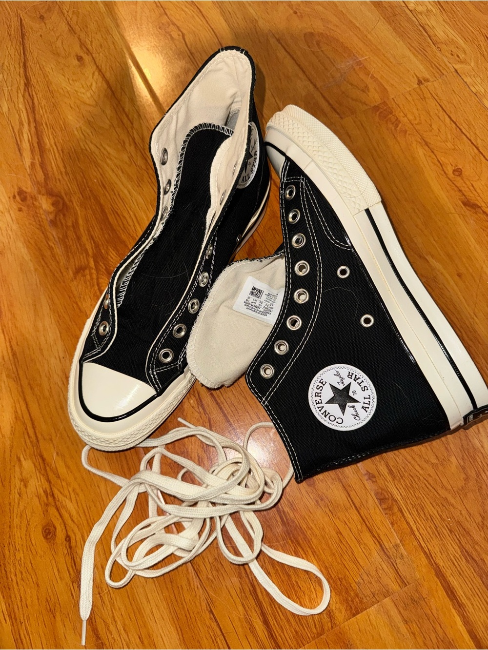Size 8 Women’s/Size 6.5 Men’s Converse Black High Top Sneakers ~never worn~ - Picture 3 of 4